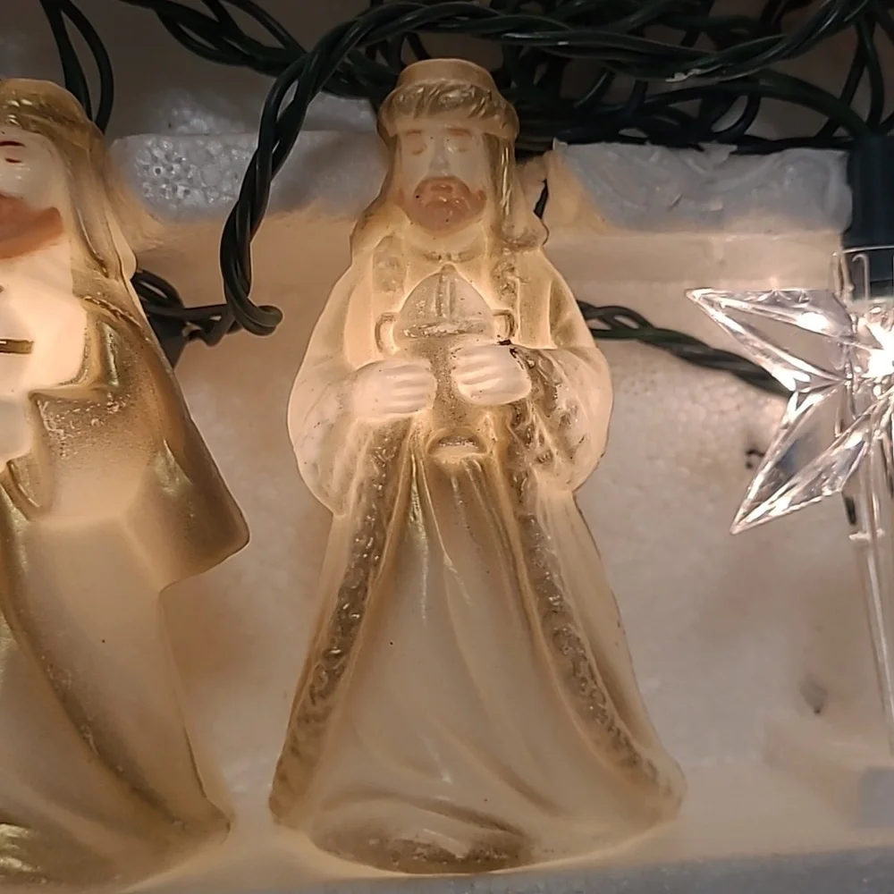 Vintage Christmas Wisemen and Stars Blowmold Light